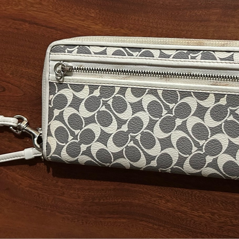 Coach Gray & Ivory Women's Wallet *flaws read notes - Picture 2 of 6